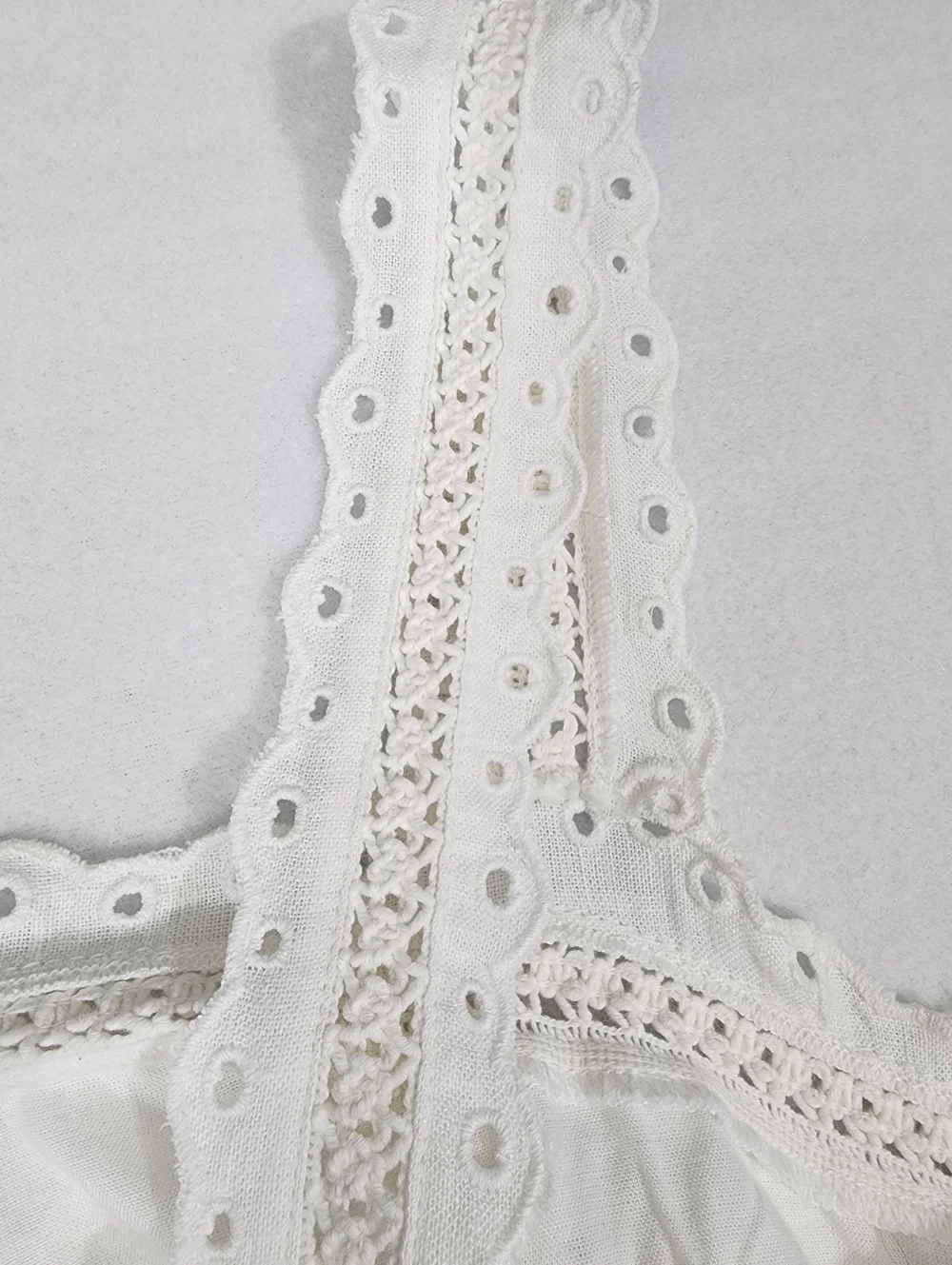 Abercrombie & Fitch NWT White Eyelet Lace Crop Tank Top Large - Picture 8 of 10